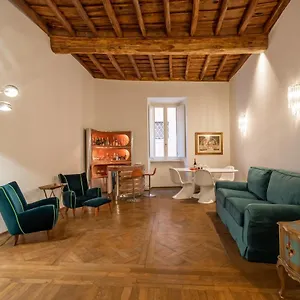 Apartment Chic And Style In Historical Via Giulia